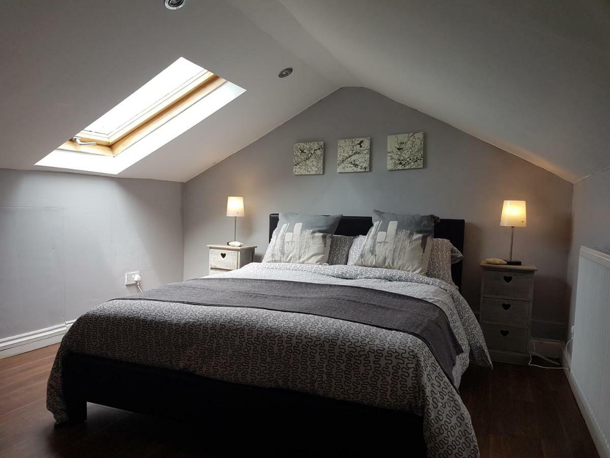 Pretty 2 Bedroom Flat With Loft Bedroom London